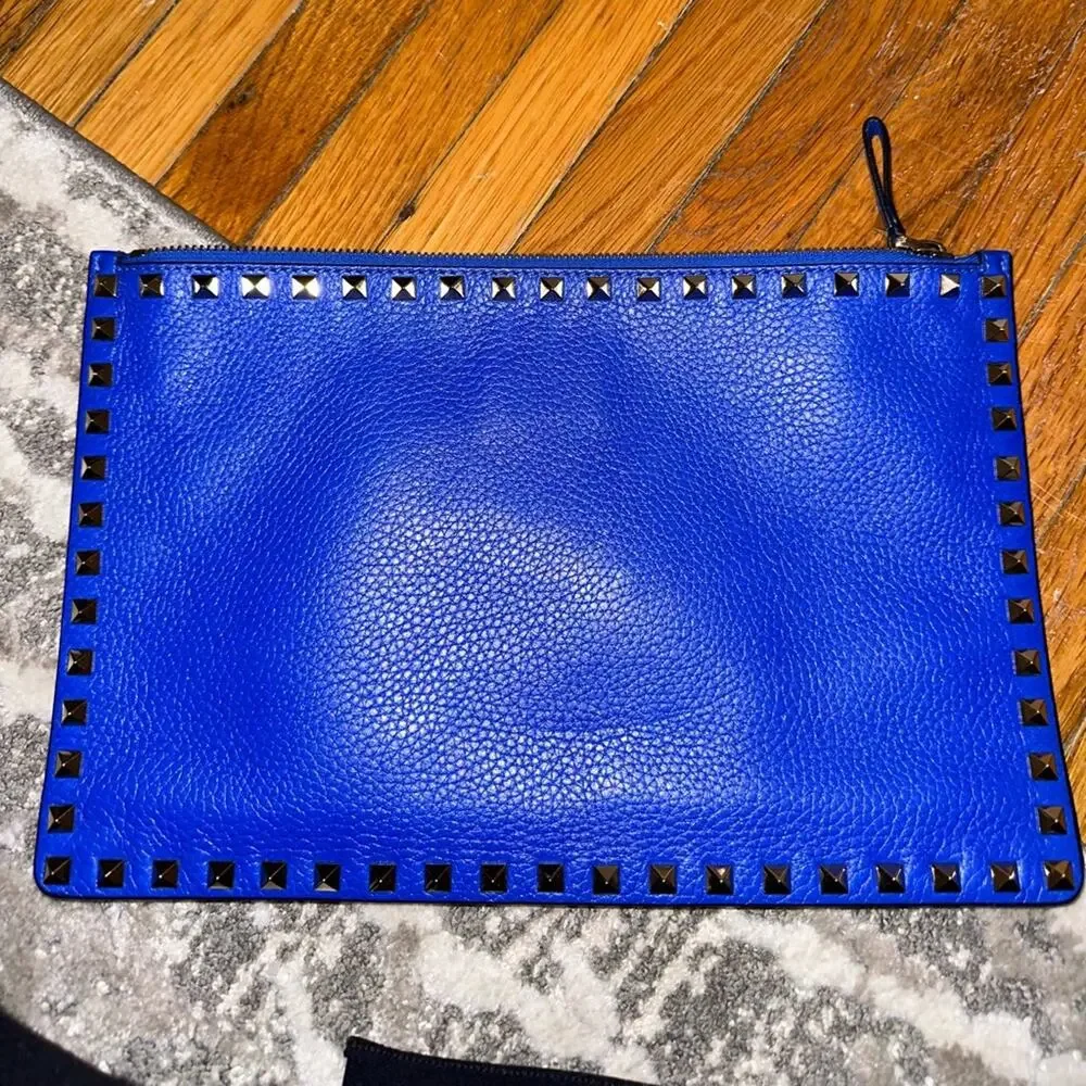 Valentino Garavani Rockstud Large Leather Zip Pouch Bag, Blue